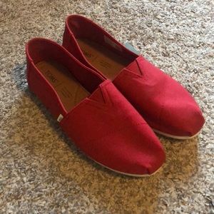 TOMS red canvas shoes